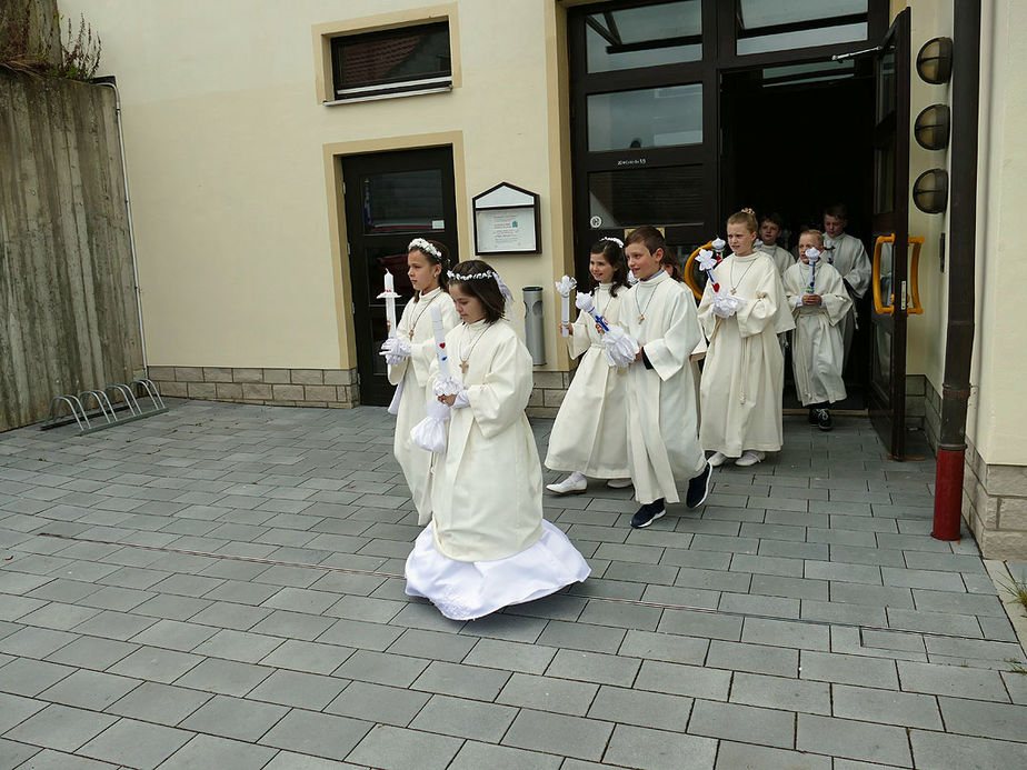 Feier der 1. Heiligen Kommunion in Sankt Crescentius (Foto: Karl-Franz Thiede)